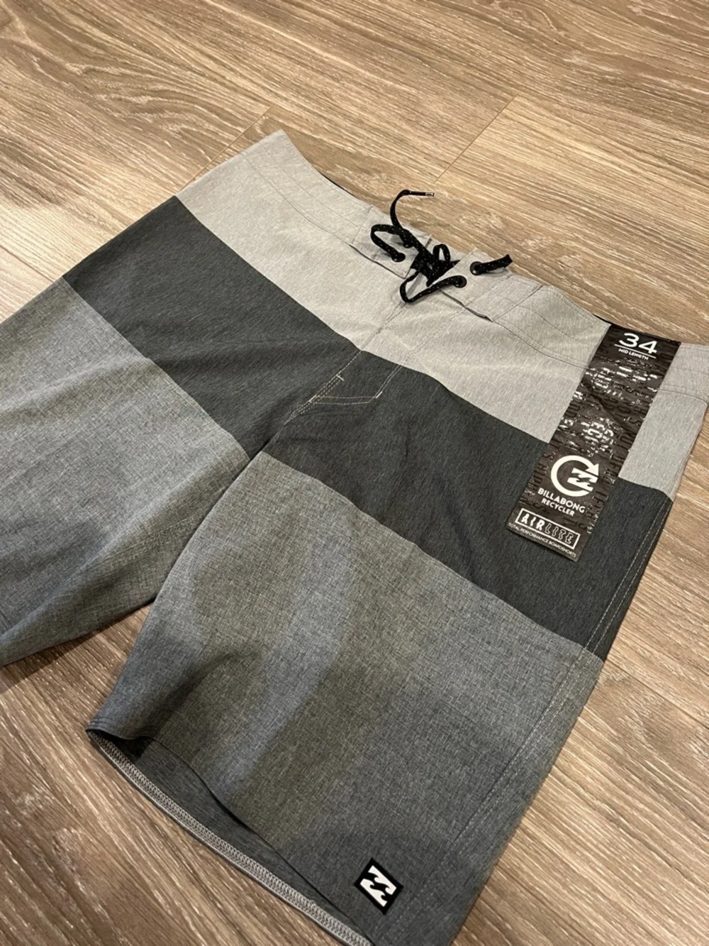 Billabong Men's Gray & Black Colorblock Board Shorts
